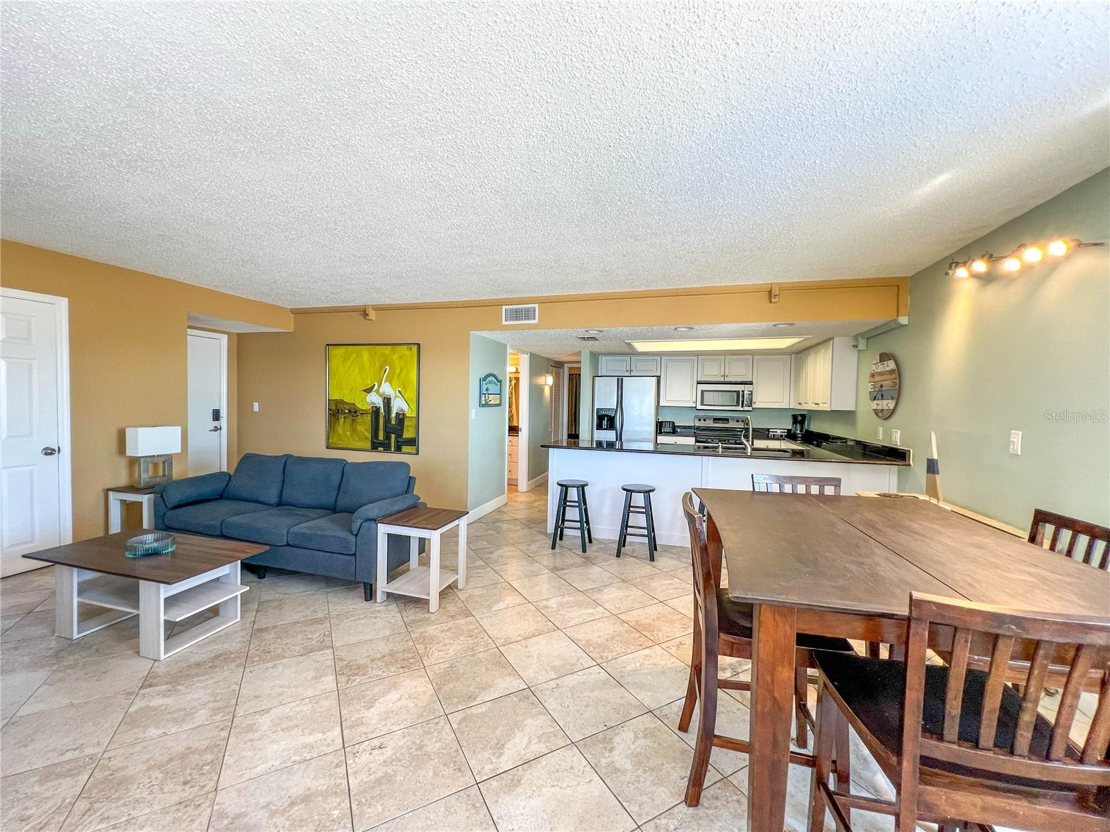 Image 11 of 27 For 18610 Gulf Boulevard 203