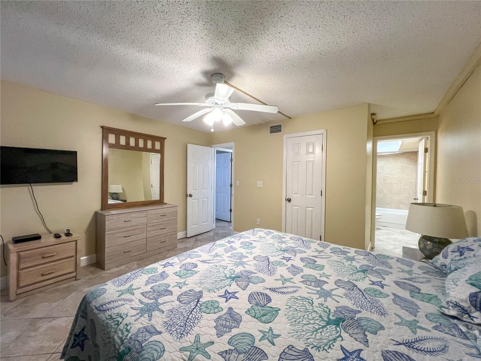 Image 15 of 27 For 18610 Gulf Boulevard 203