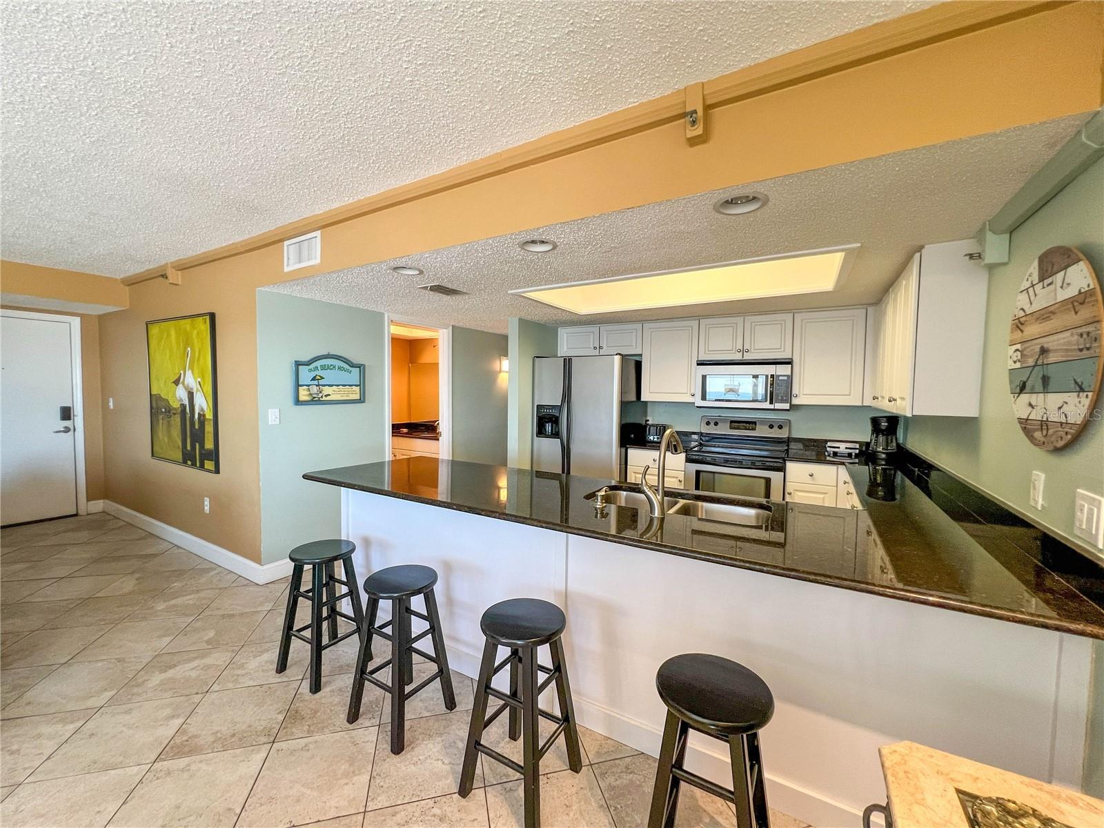 Image 7 of 27 For 18610 Gulf Boulevard 203