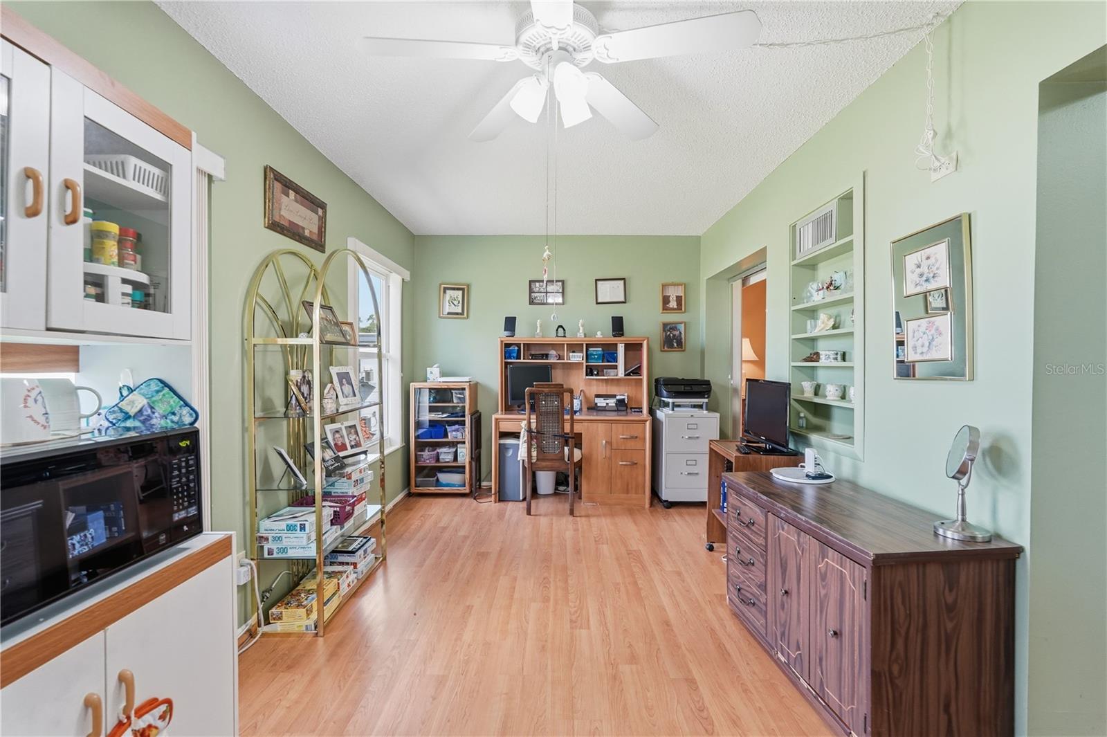 Image 10 of 22 For 2428 Columbia Drive 54