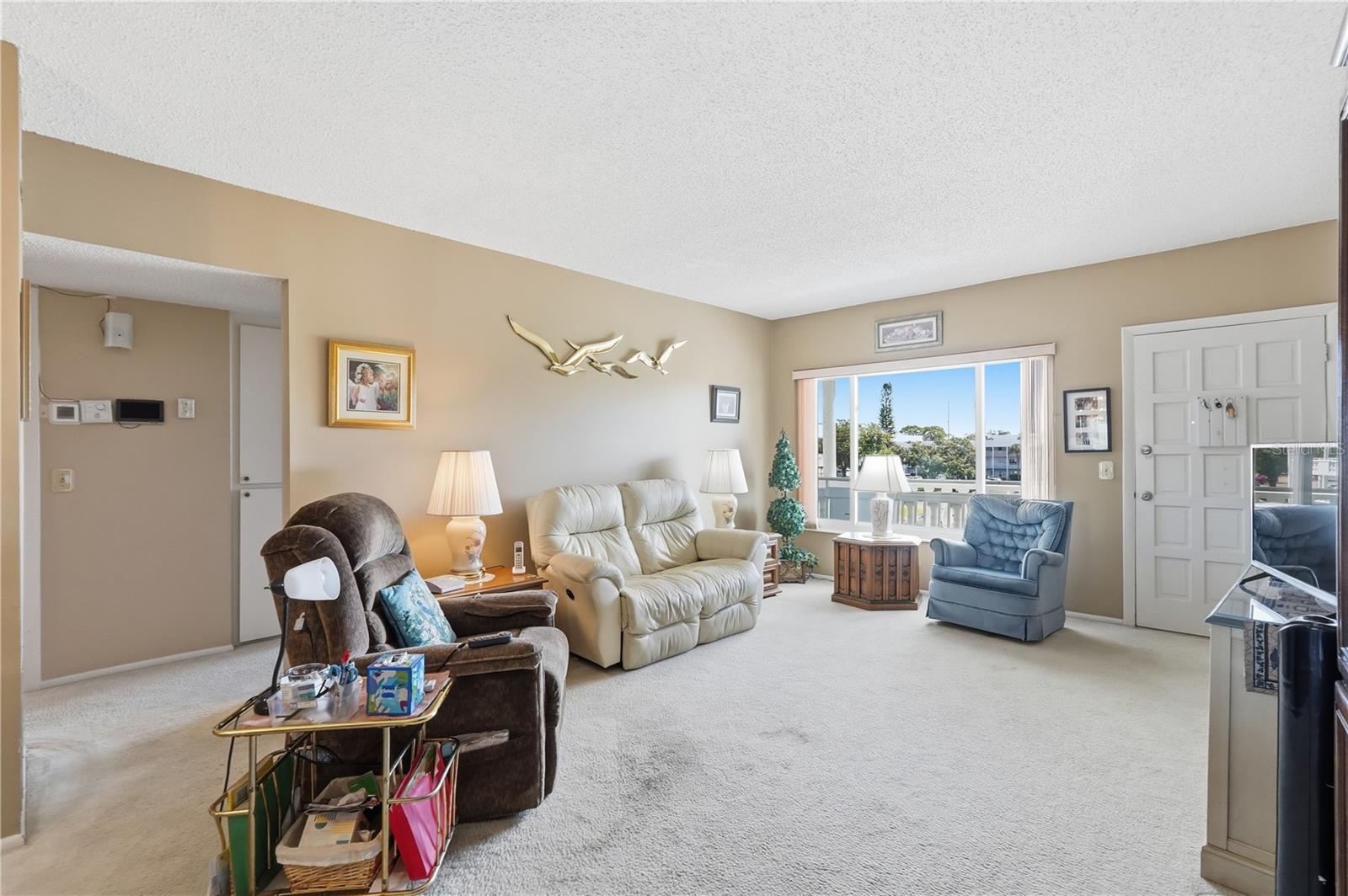 Image 4 of 22 For 2428 Columbia Drive 54