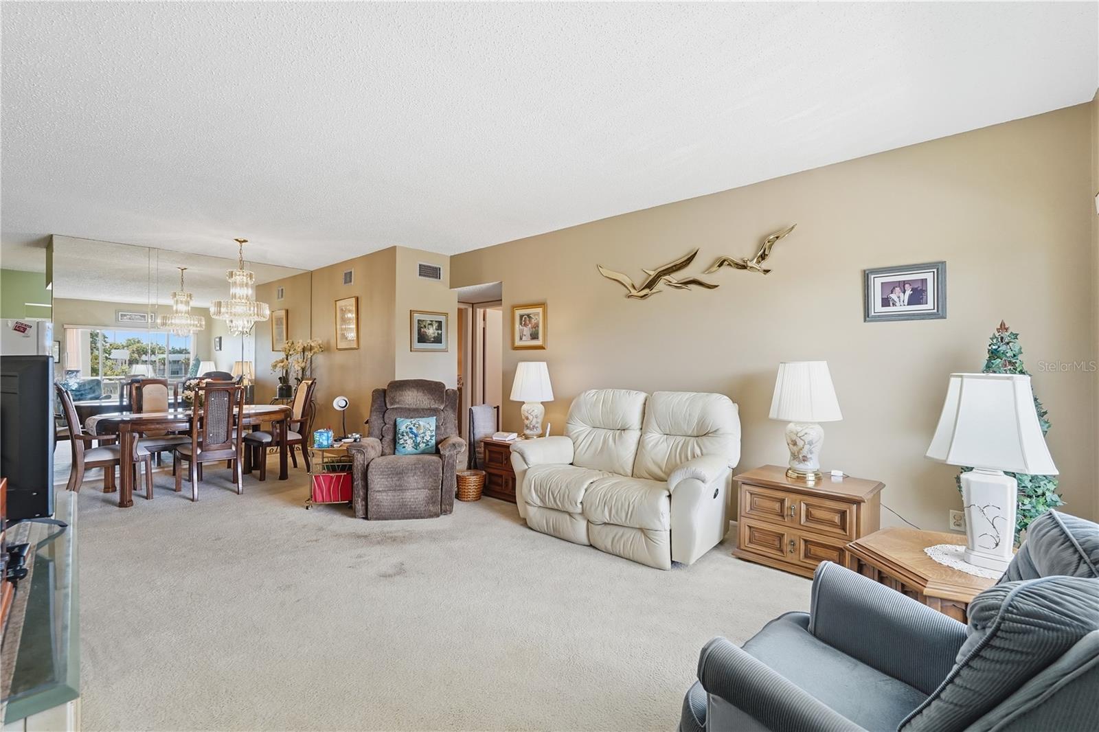 Image 5 of 22 For 2428 Columbia Drive 54