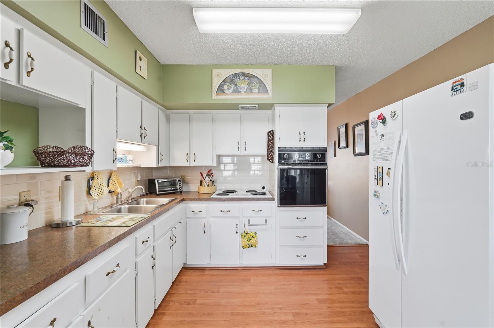 Image 7 of 22 For 2428 Columbia Drive 54