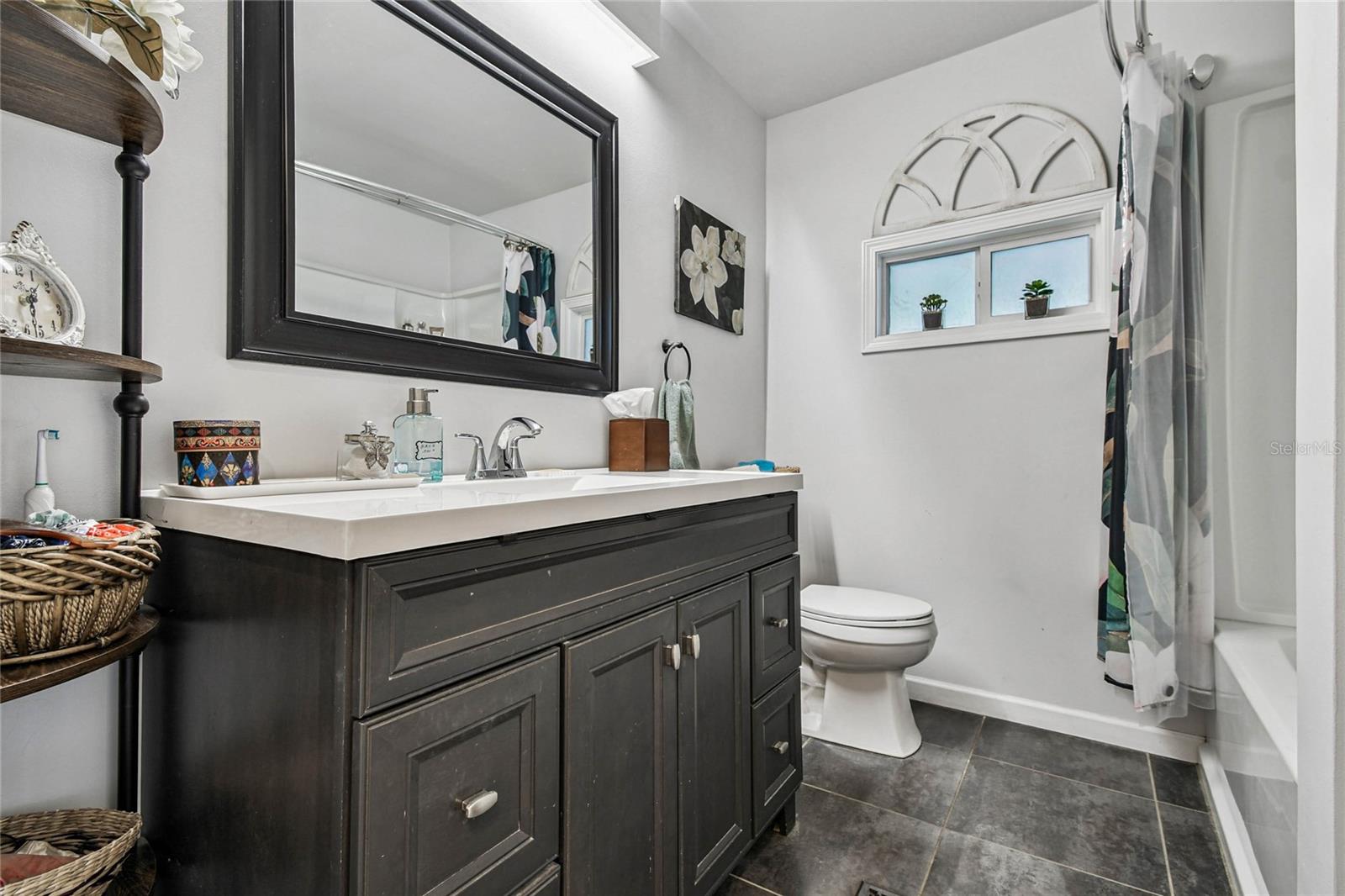 Image 29 of 69 For 209 52nd Avenue Plaza E