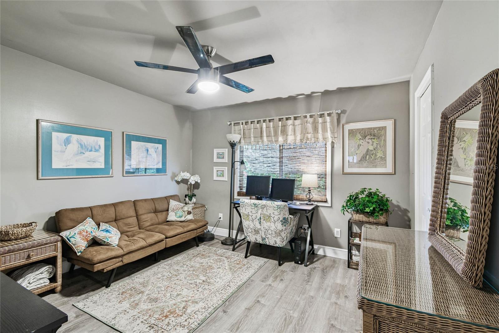 Image 32 of 69 For 209 52nd Avenue Plaza E