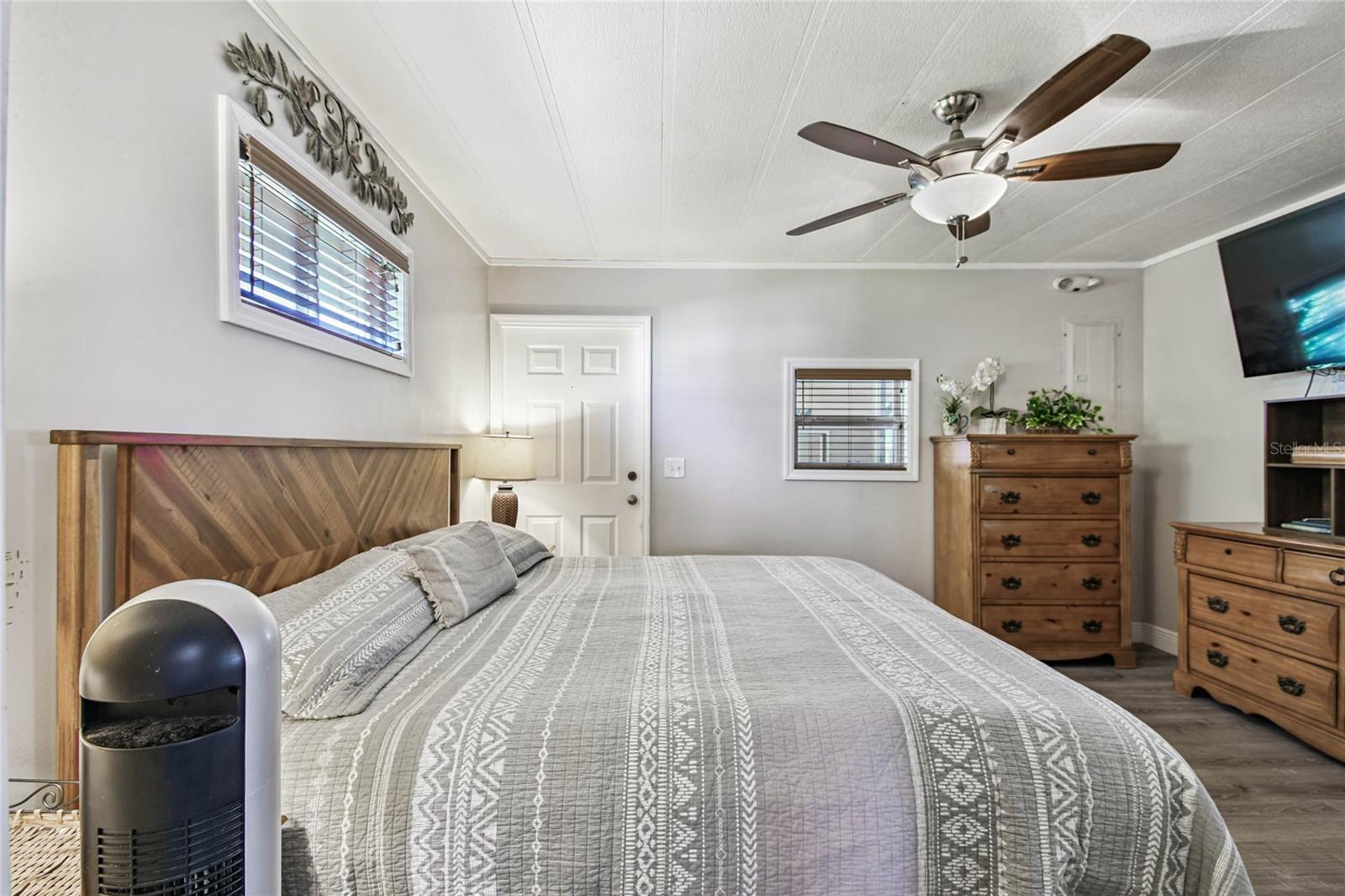 Image 36 of 69 For 209 52nd Avenue Plaza E