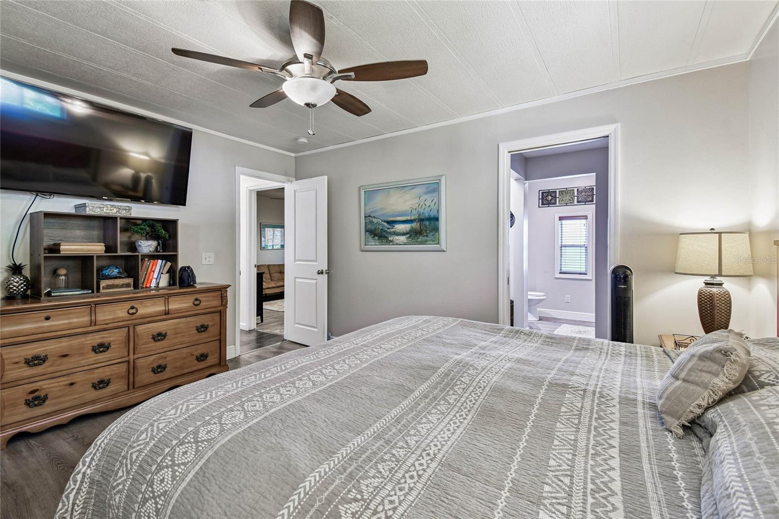 Image 37 of 69 For 209 52nd Avenue Plaza E