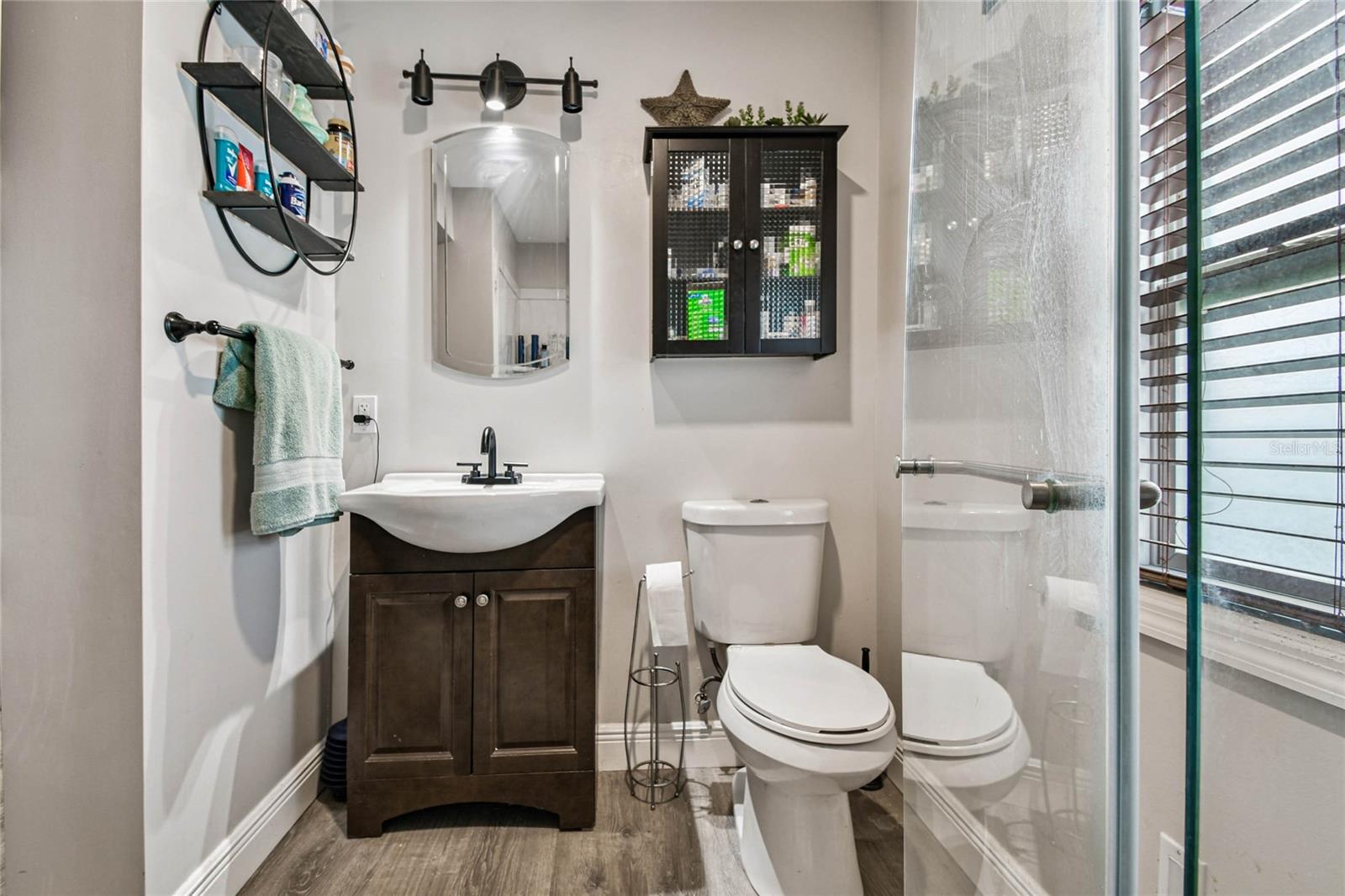 Image 42 of 69 For 209 52nd Avenue Plaza E