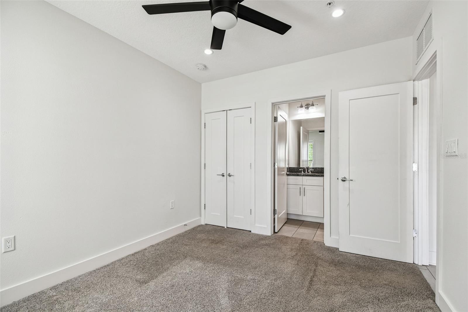 Image 14 of 44 For 946 Highland Avenue 10