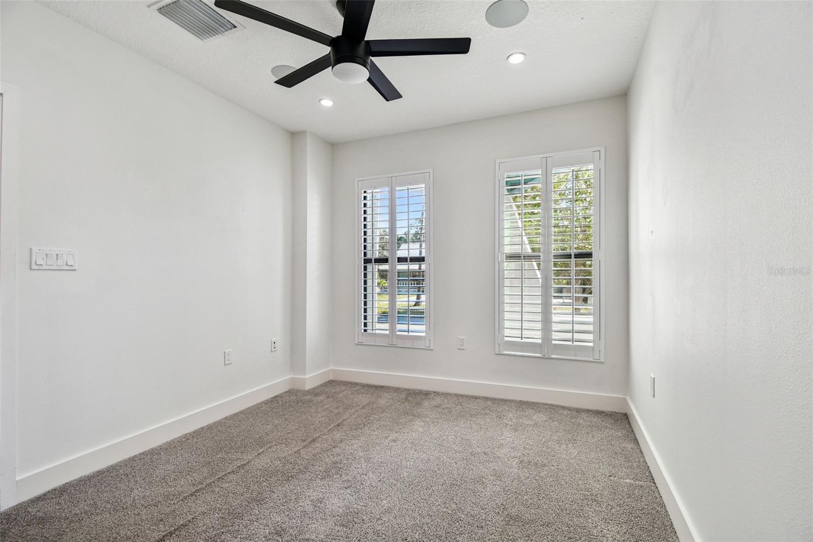 Image 15 of 44 For 946 Highland Avenue 10