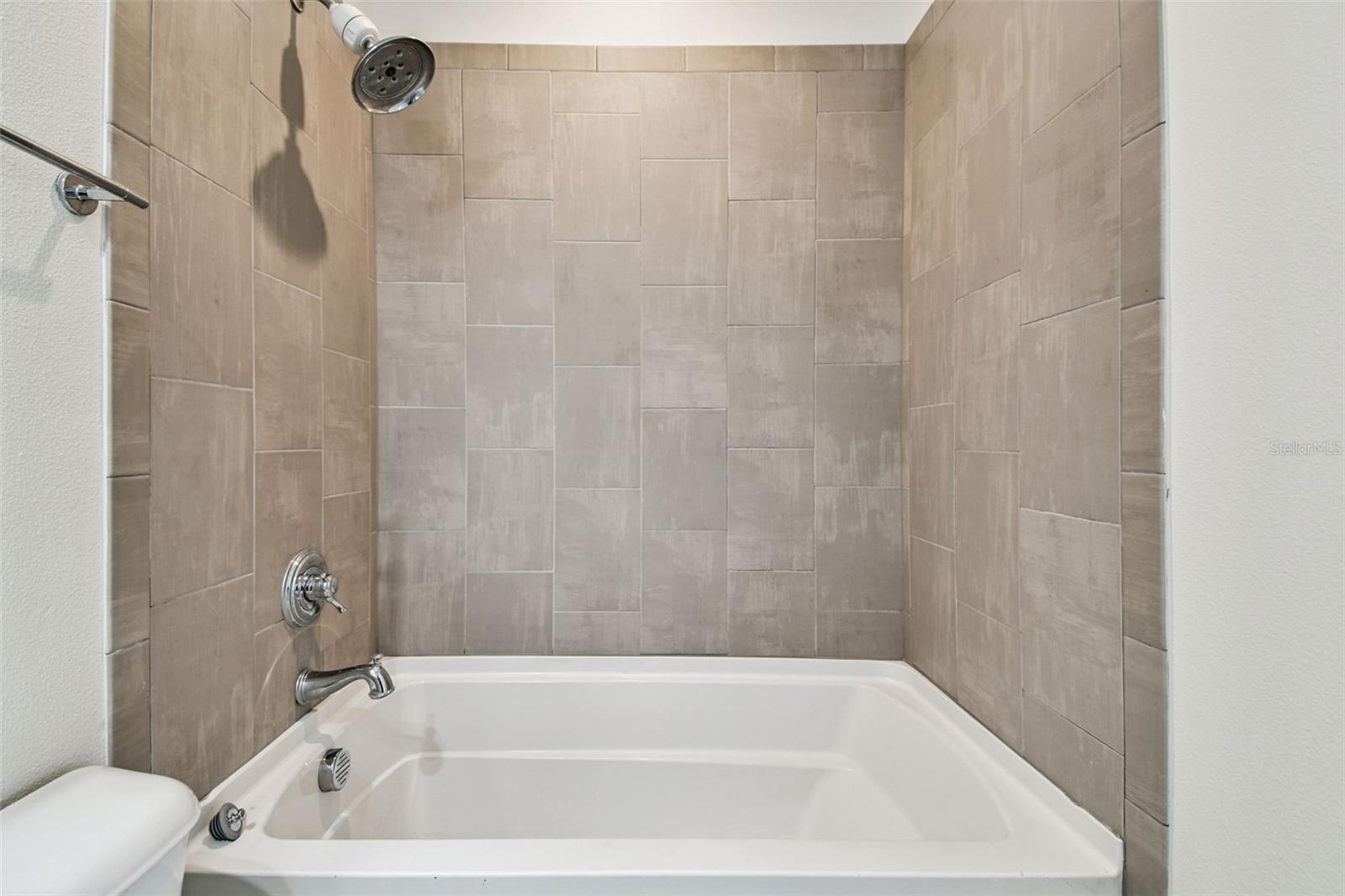 Image 17 of 44 For 946 Highland Avenue 10