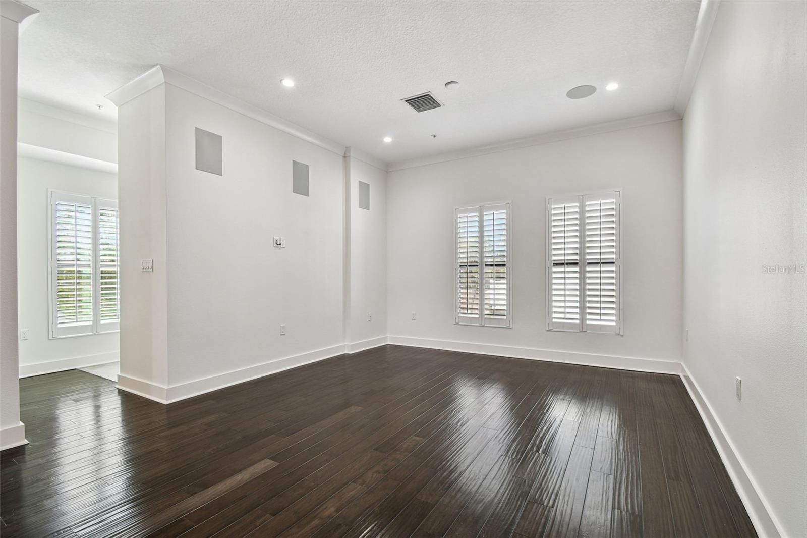 Image 19 of 44 For 946 Highland Avenue 10