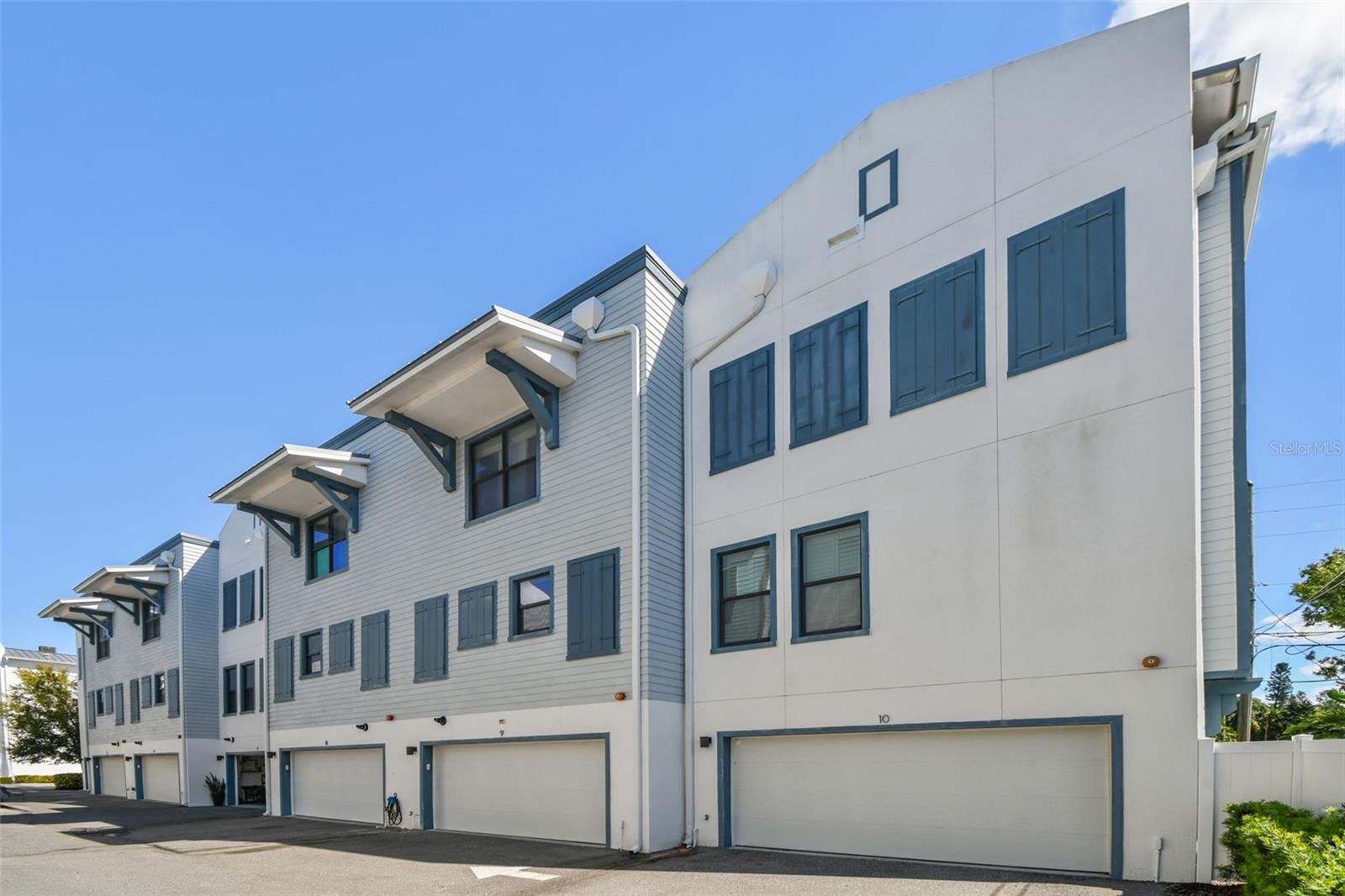 Image 2 of 44 For 946 Highland Avenue 10