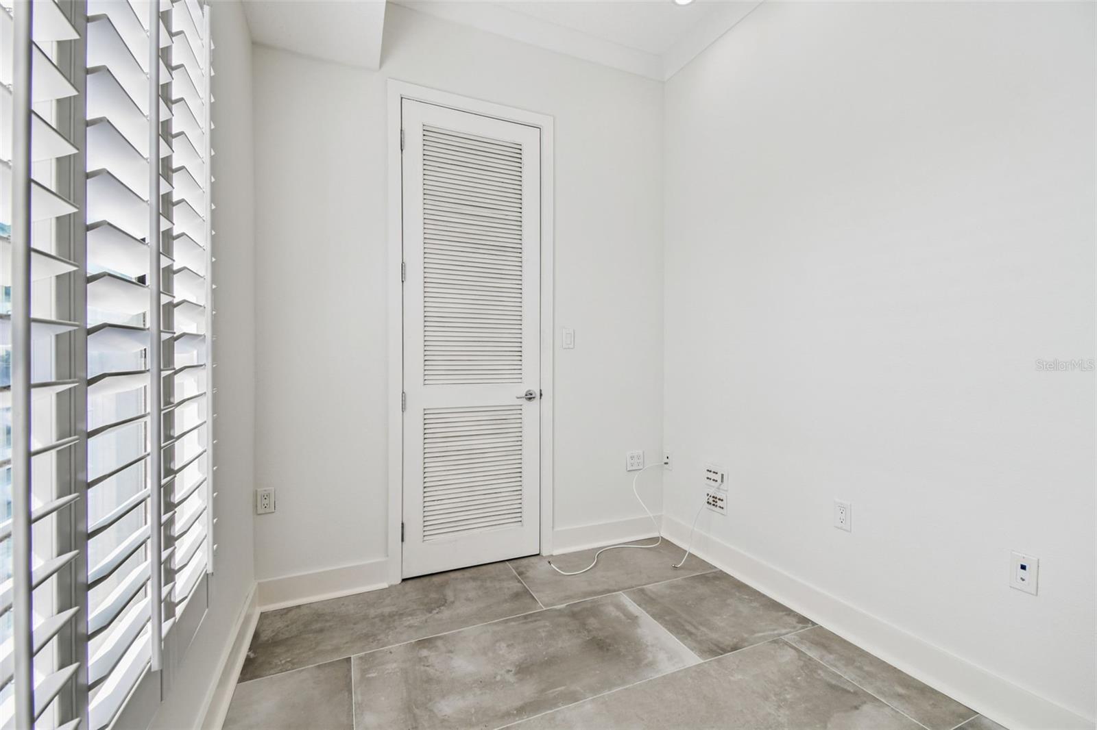 Image 22 of 44 For 946 Highland Avenue 10