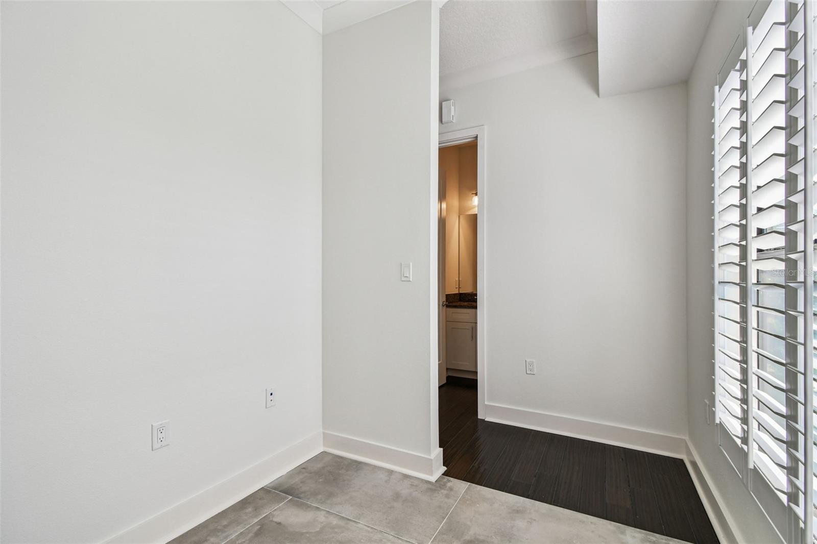 Image 23 of 44 For 946 Highland Avenue 10