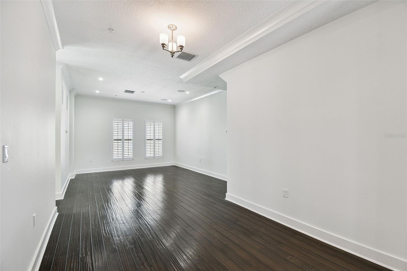 Image 25 of 44 For 946 Highland Avenue 10