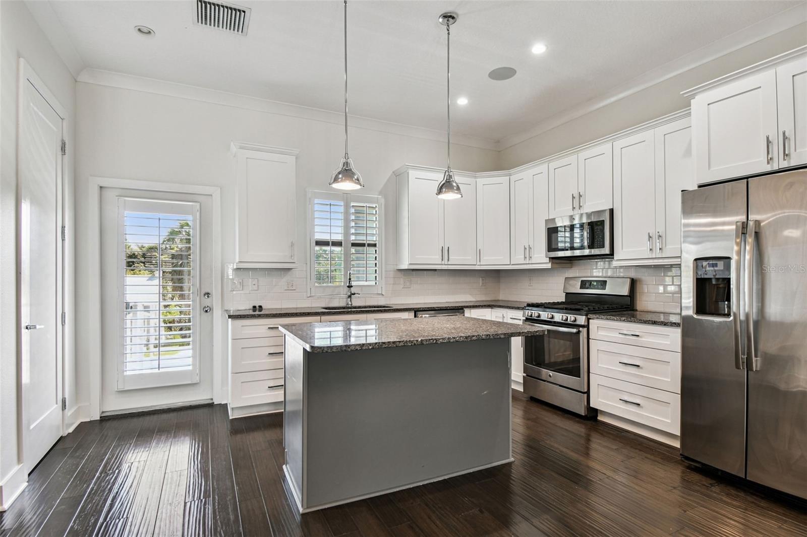 Image 26 of 44 For 946 Highland Avenue 10