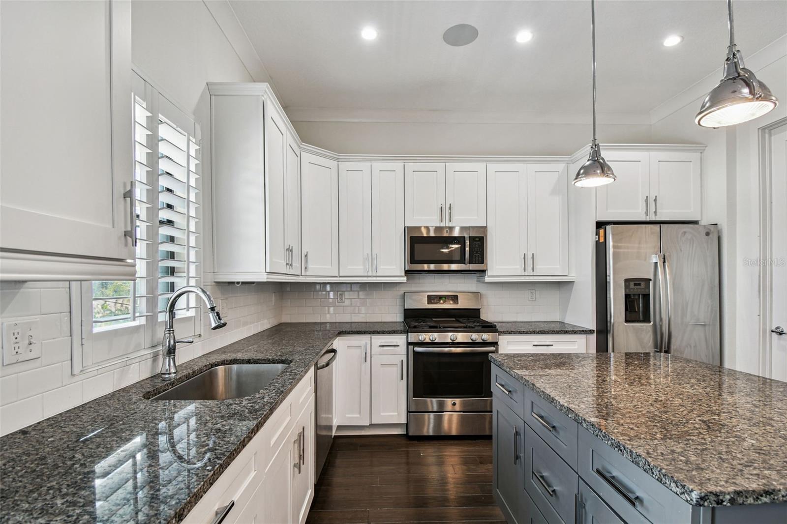 Image 27 of 44 For 946 Highland Avenue 10