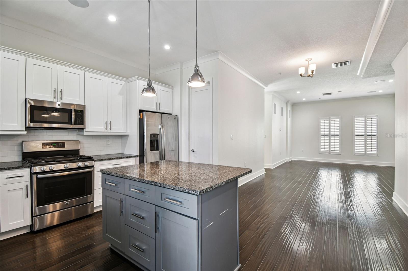 Image 28 of 44 For 946 Highland Avenue 10