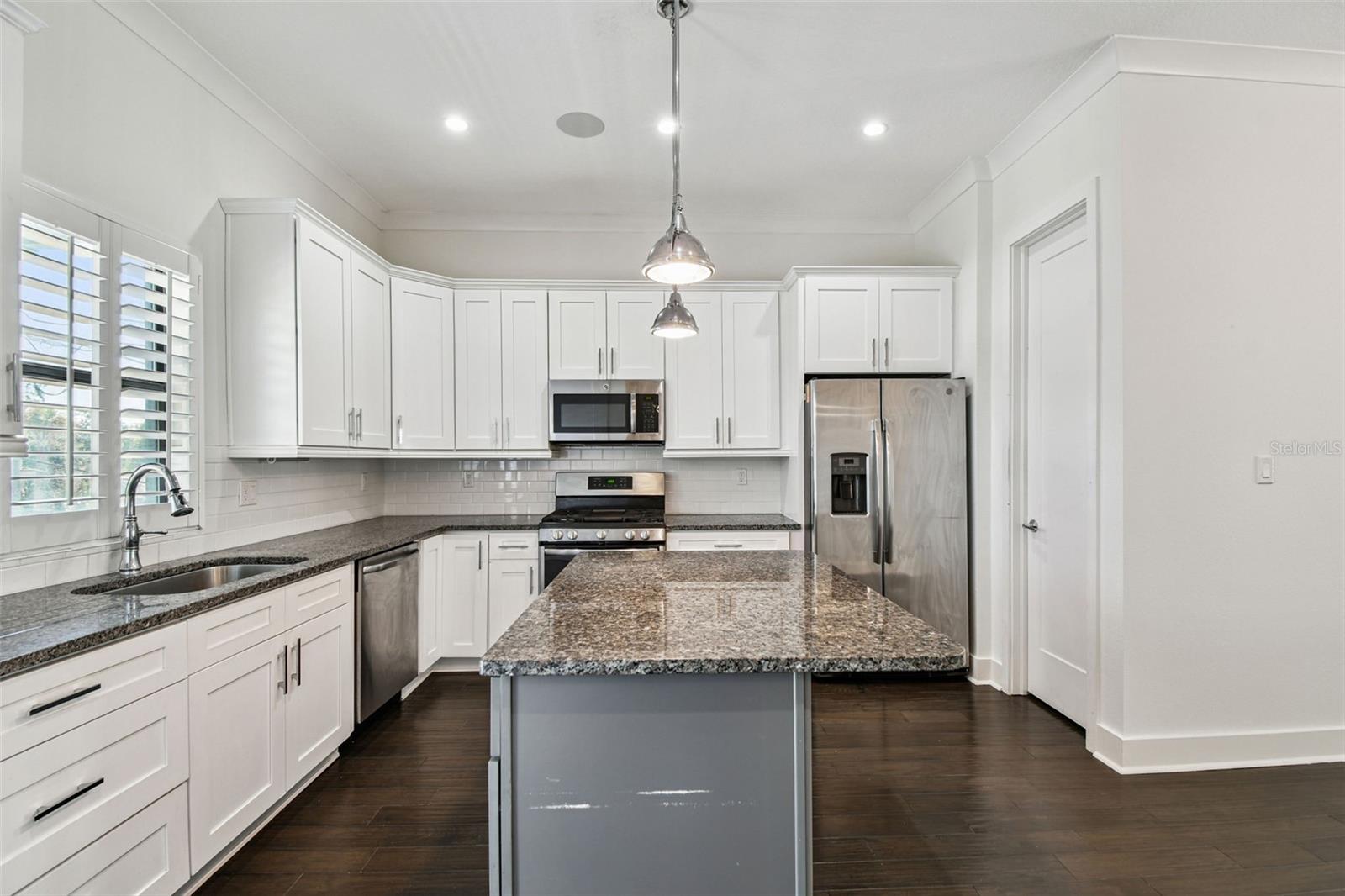 Image 29 of 44 For 946 Highland Avenue 10