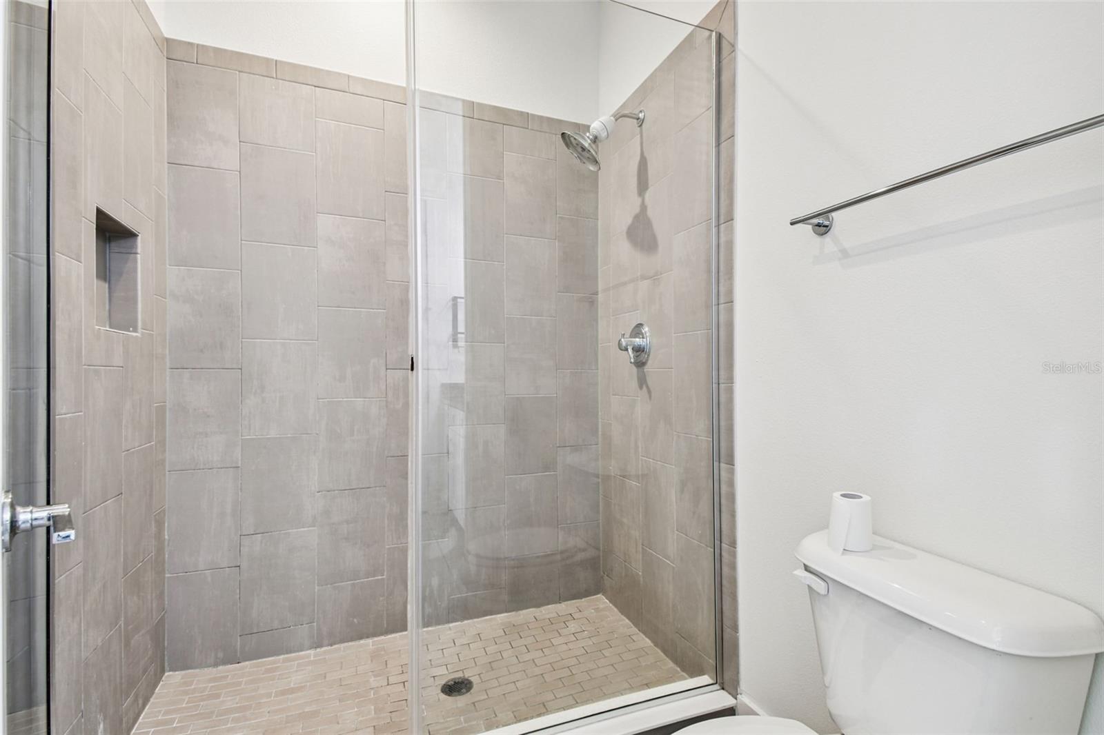 Image 36 of 44 For 946 Highland Avenue 10