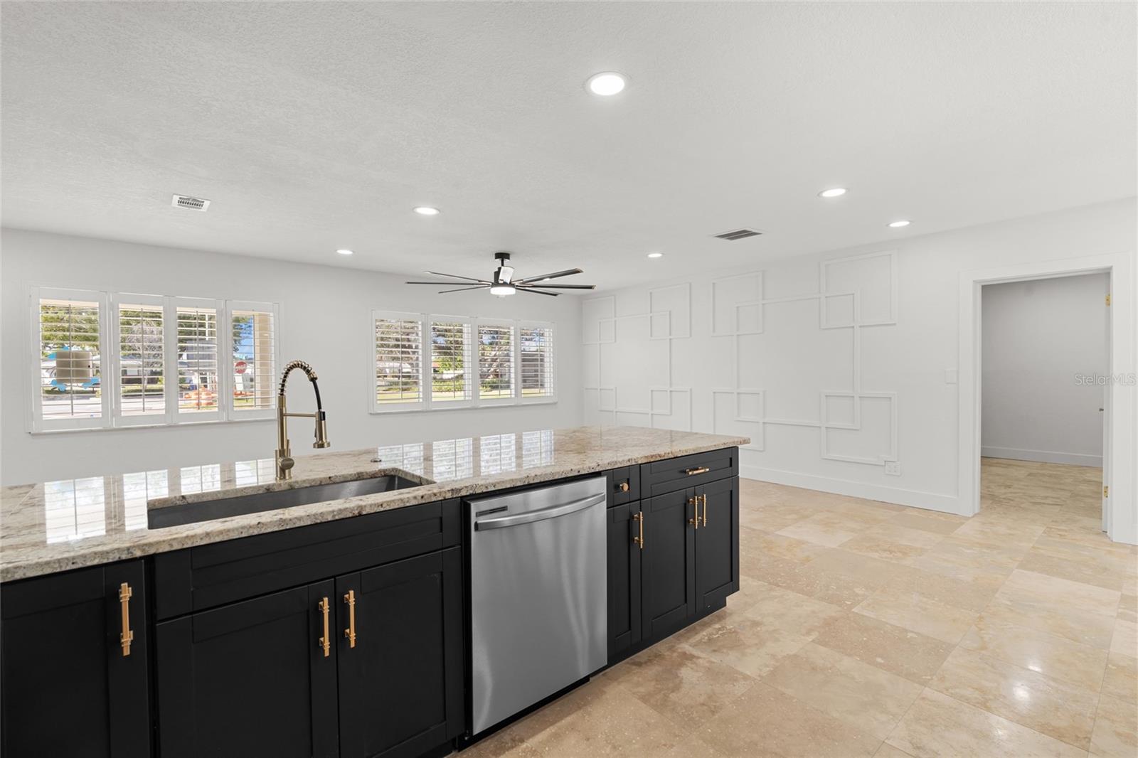 Image 10 of 40 For 4681 Shore Acres Boulevard Ne