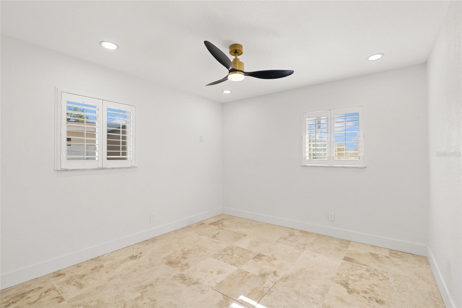 Image 12 of 40 For 4681 Shore Acres Boulevard Ne