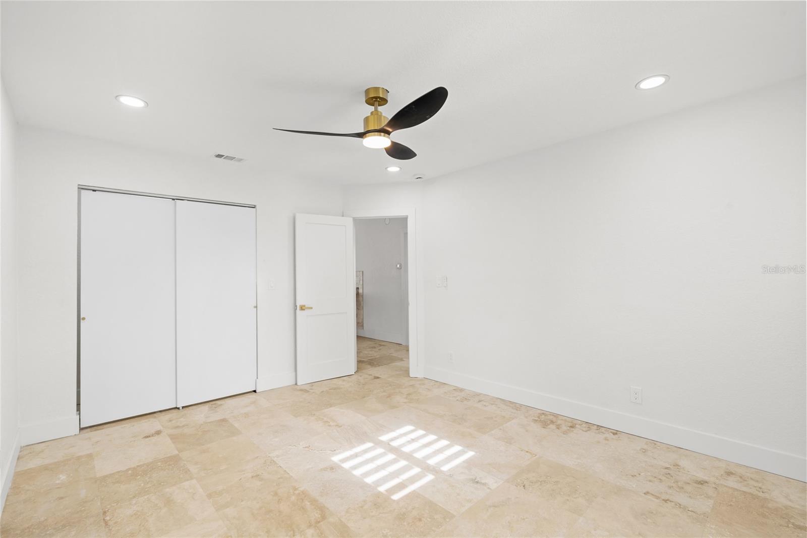 Image 13 of 40 For 4681 Shore Acres Boulevard Ne