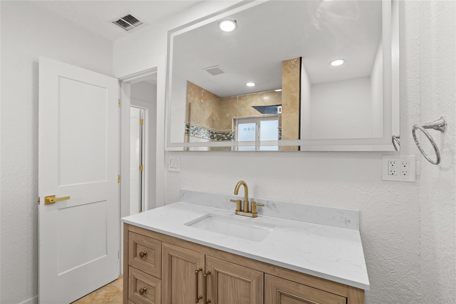 Image 15 of 40 For 4681 Shore Acres Boulevard Ne