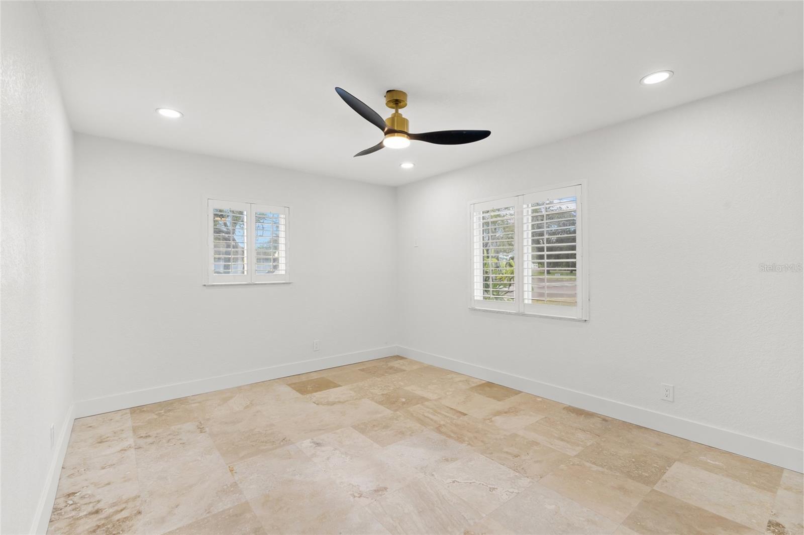 Image 17 of 40 For 4681 Shore Acres Boulevard Ne