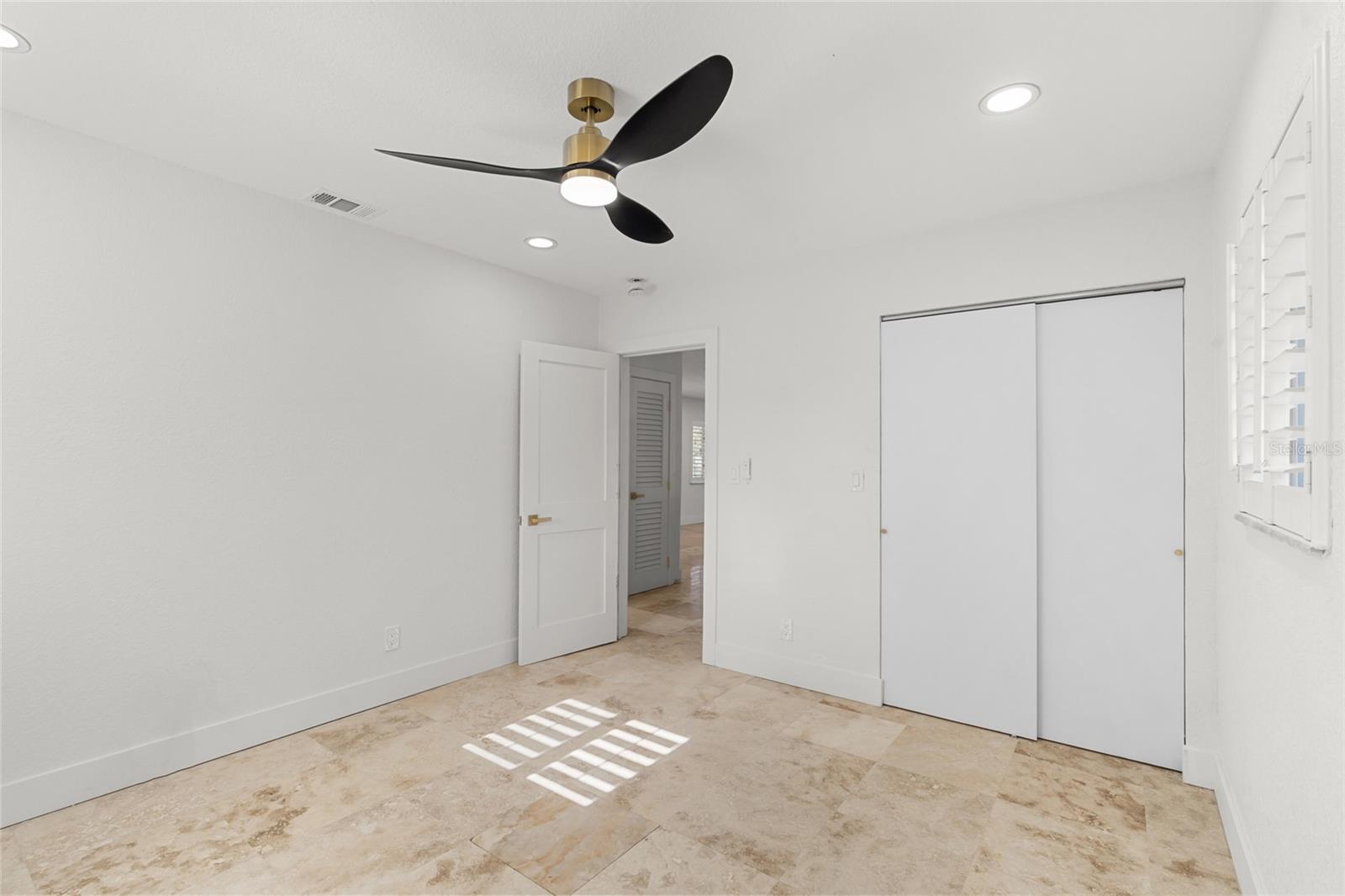 Image 18 of 40 For 4681 Shore Acres Boulevard Ne