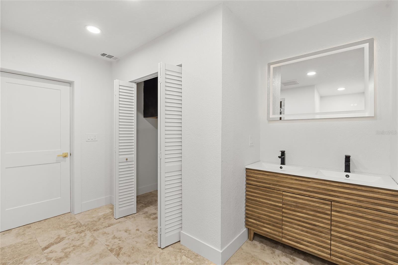 Image 19 of 40 For 4681 Shore Acres Boulevard Ne