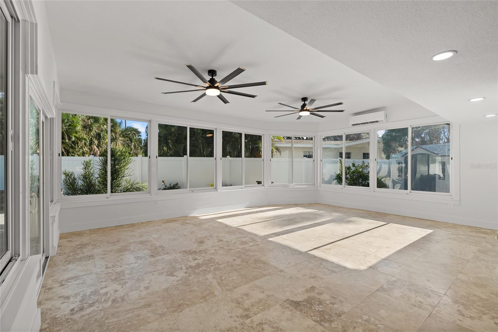 Image 22 of 40 For 4681 Shore Acres Boulevard Ne