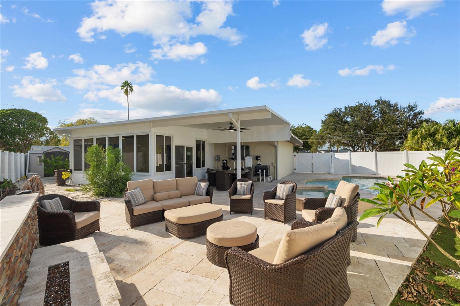 Image 28 of 40 For 4681 Shore Acres Boulevard Ne