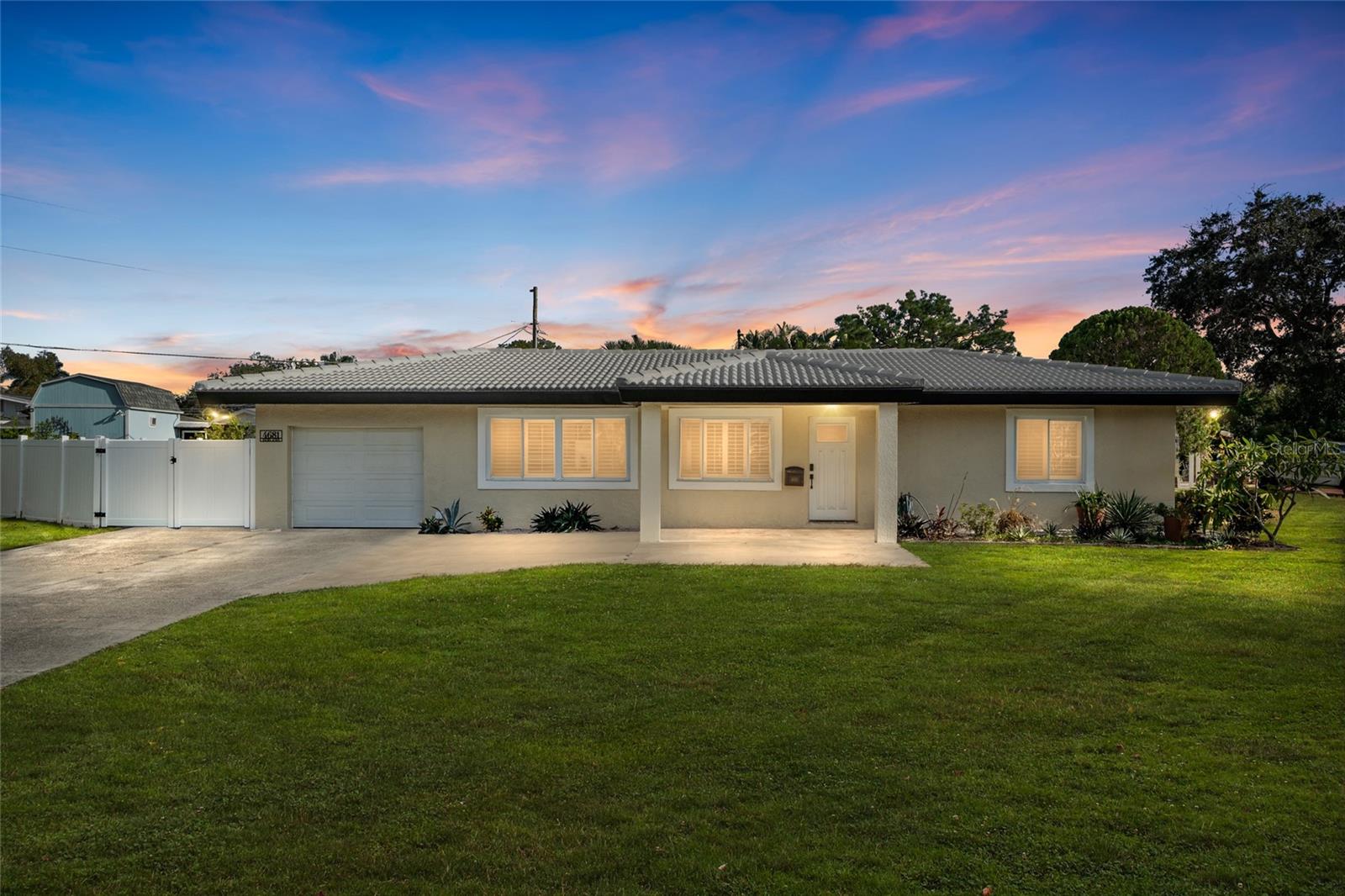 Image 3 of 40 For 4681 Shore Acres Boulevard Ne