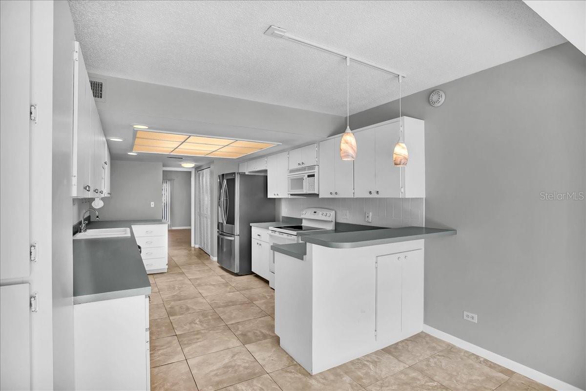 Image 22 of 62 For 13300 Indian Rocks Road 103