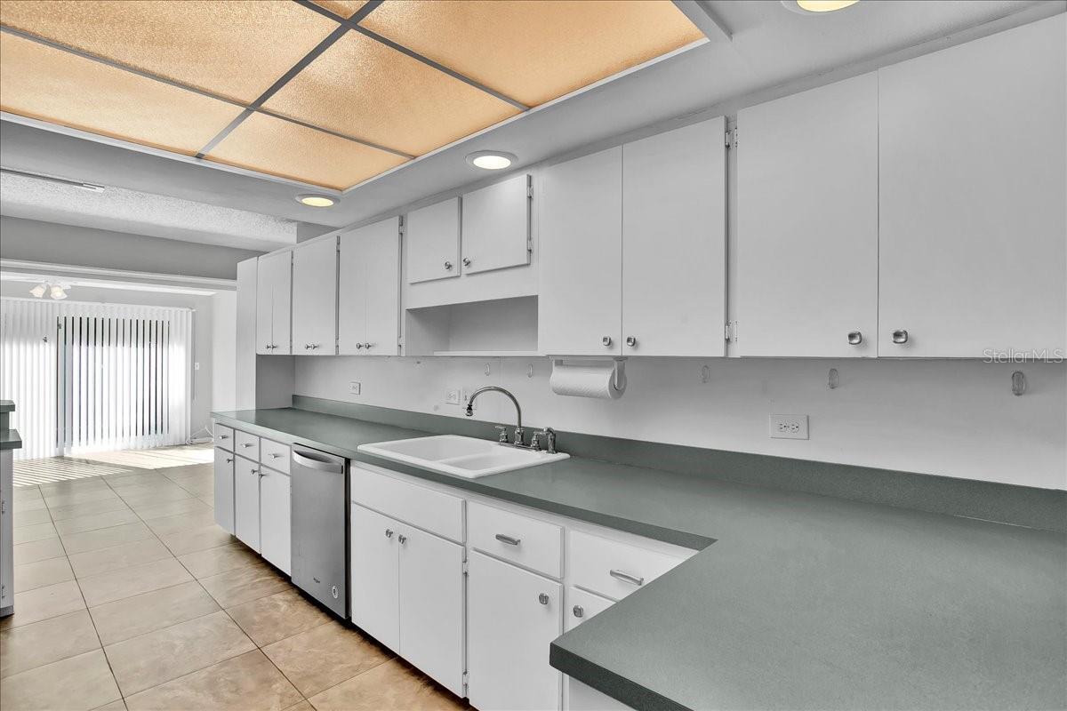 Image 24 of 62 For 13300 Indian Rocks Road 103