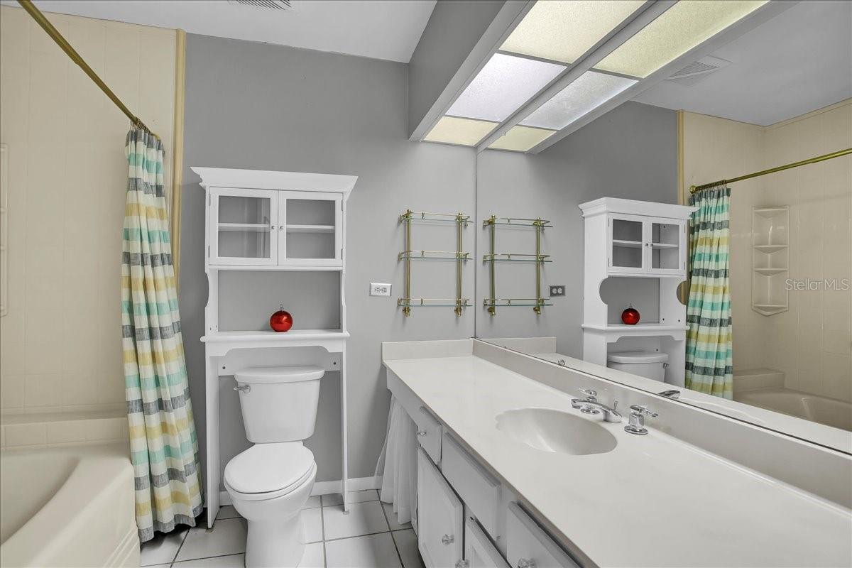 Image 40 of 62 For 13300 Indian Rocks Road 103