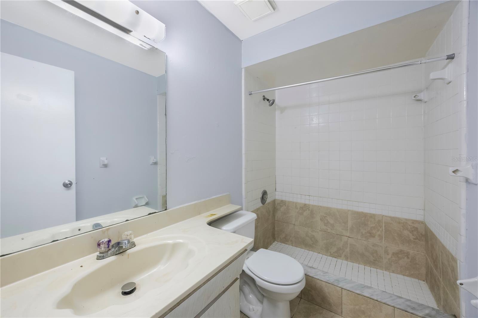 Image 10 of 19 For 1132 Auburn Street