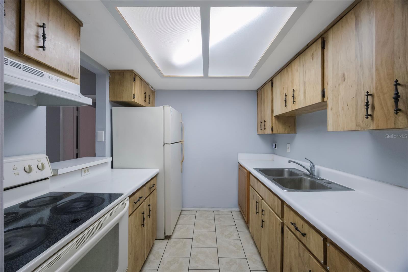 Image 17 of 19 For 1132 Auburn Street