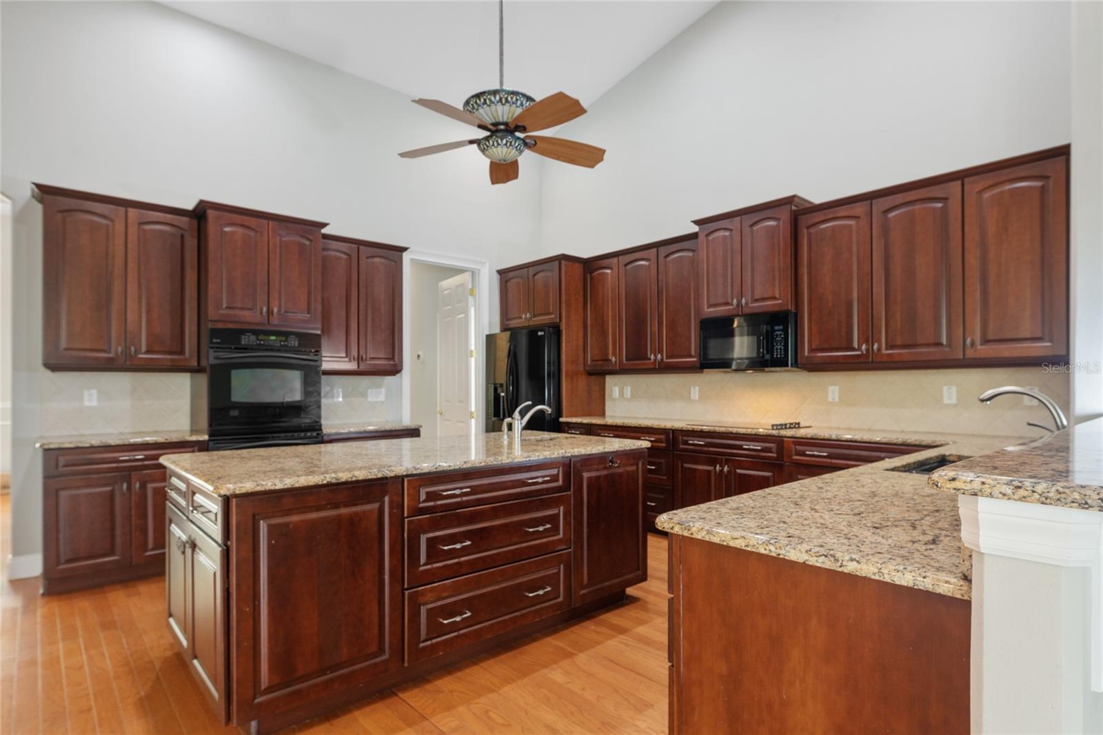 Image 10 of 46 For 15 Old Oak Drive N