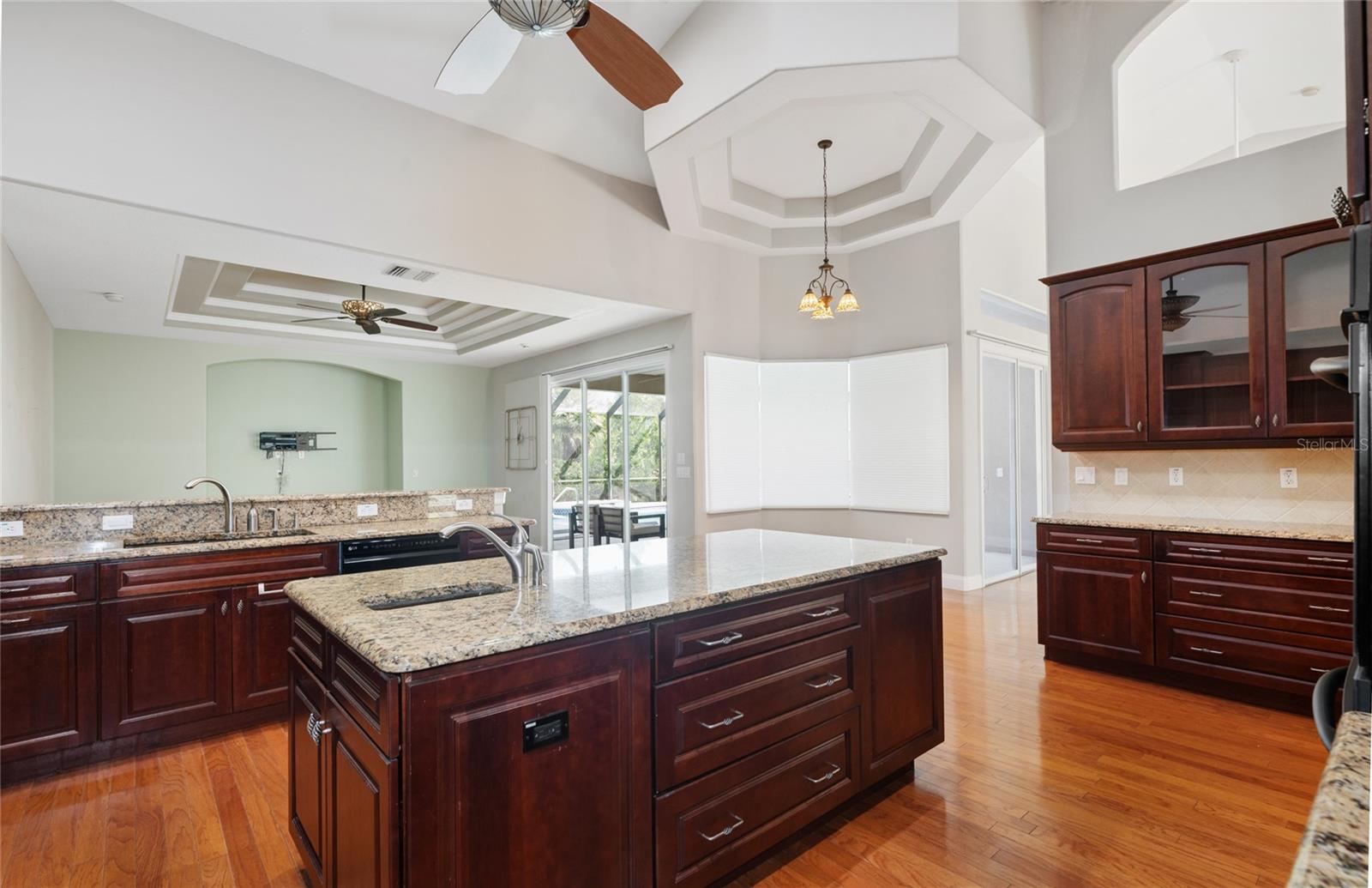 Image 11 of 46 For 15 Old Oak Drive N