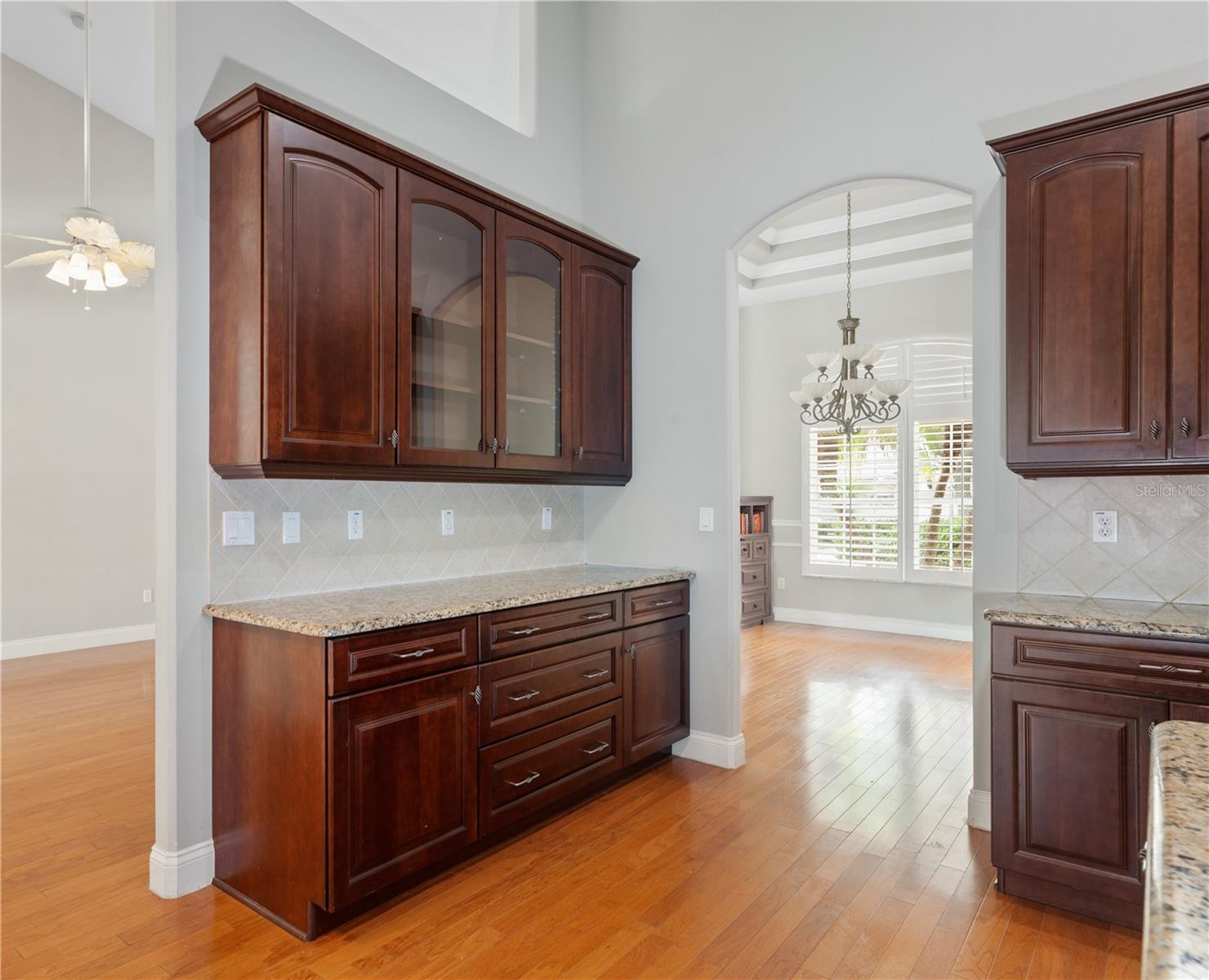 Image 12 of 46 For 15 Old Oak Drive N