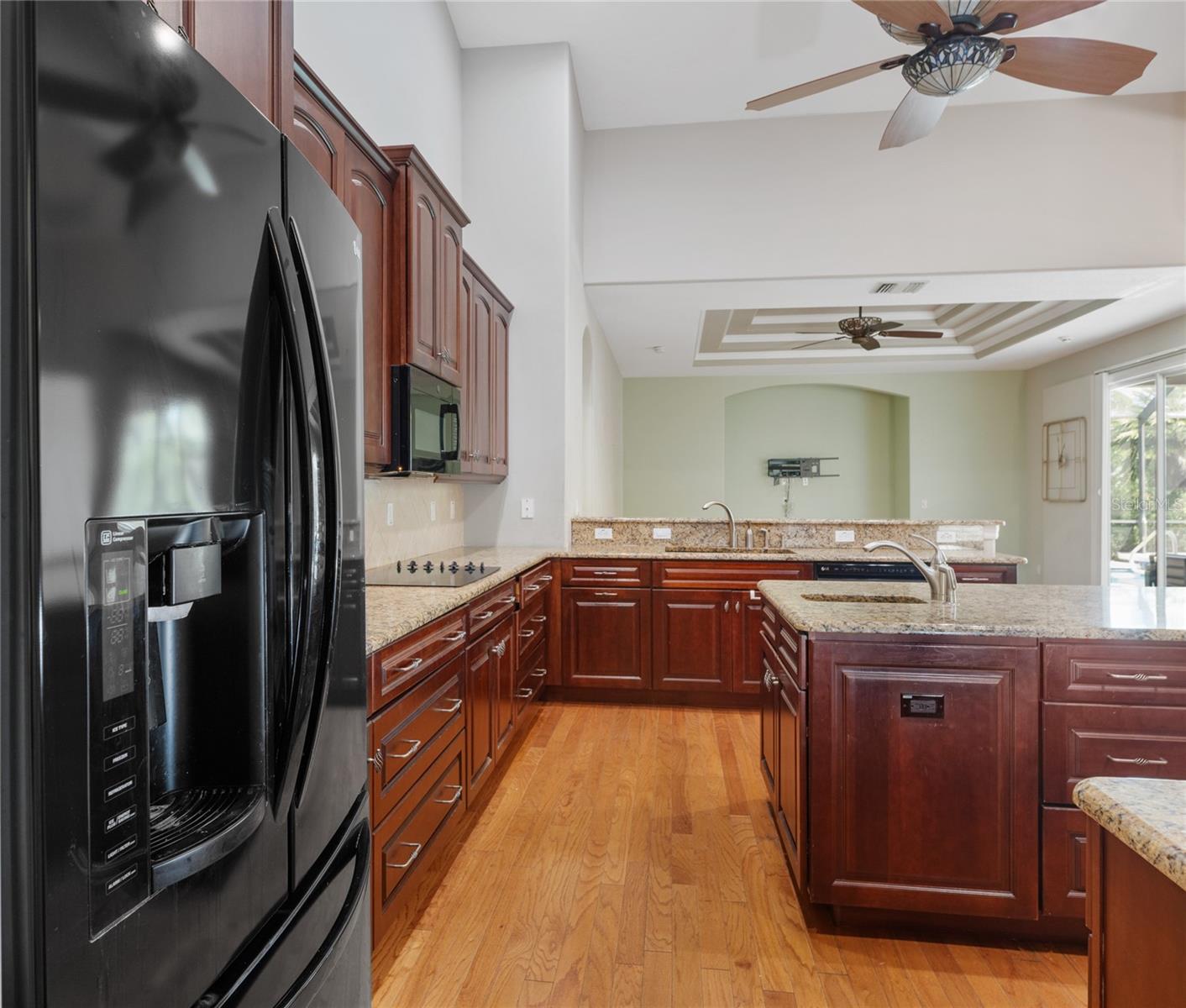 Image 15 of 46 For 15 Old Oak Drive N