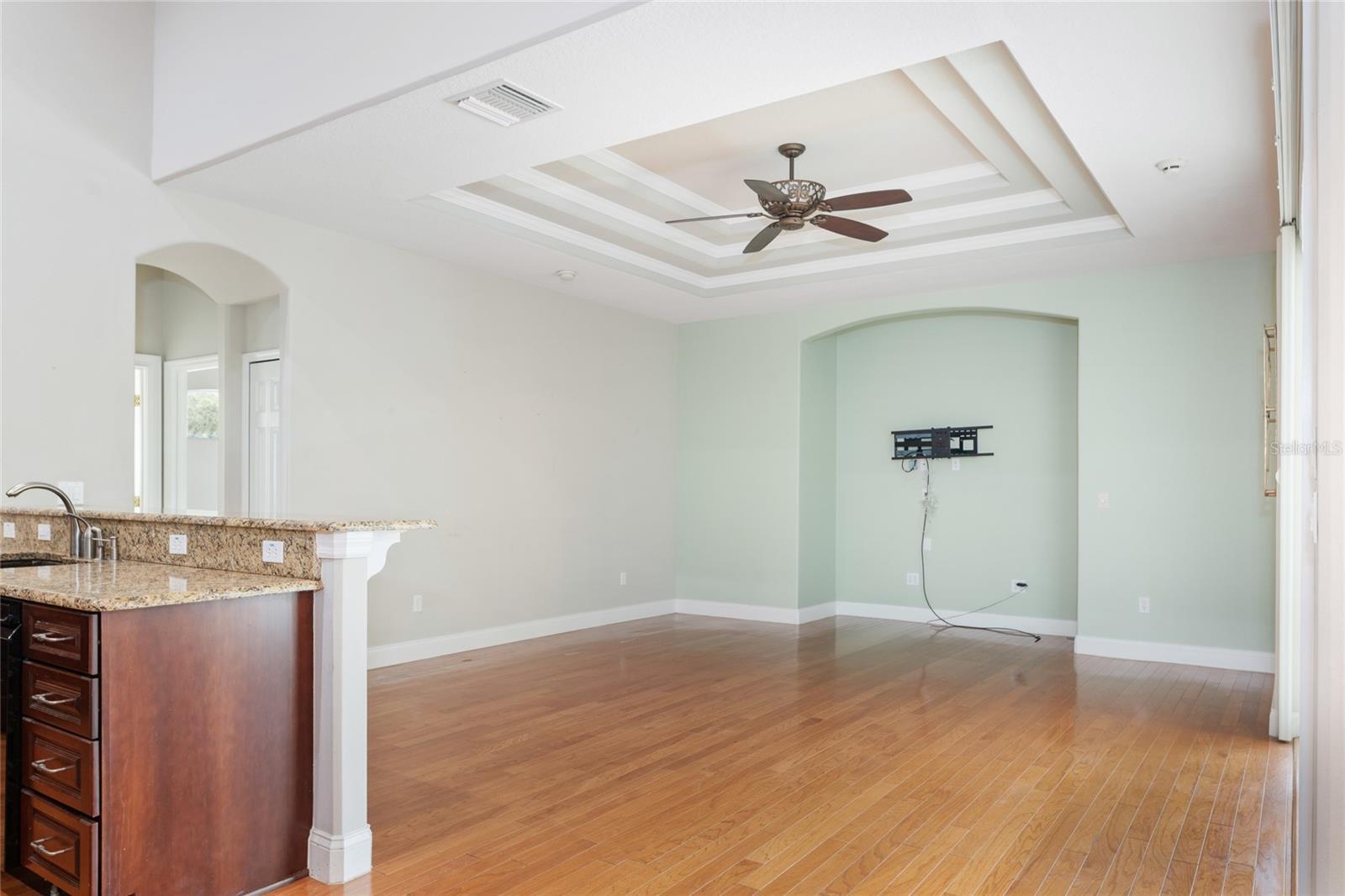 Image 18 of 46 For 15 Old Oak Drive N