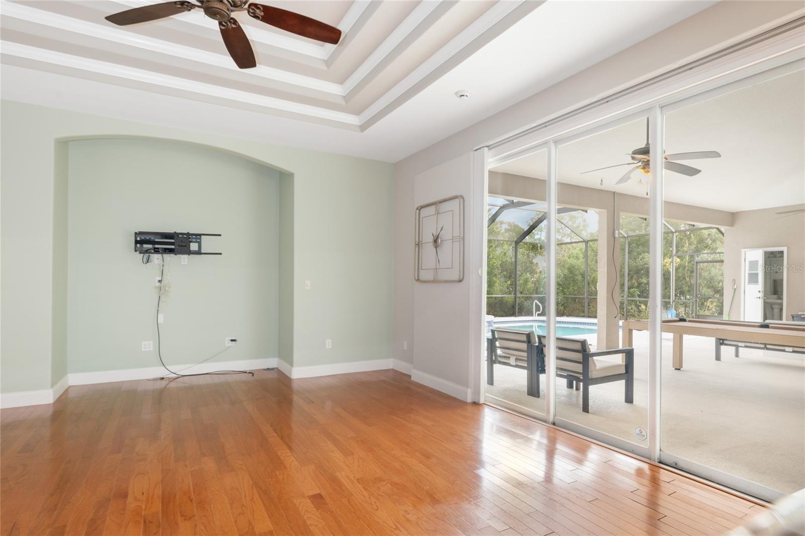 Image 19 of 46 For 15 Old Oak Drive N