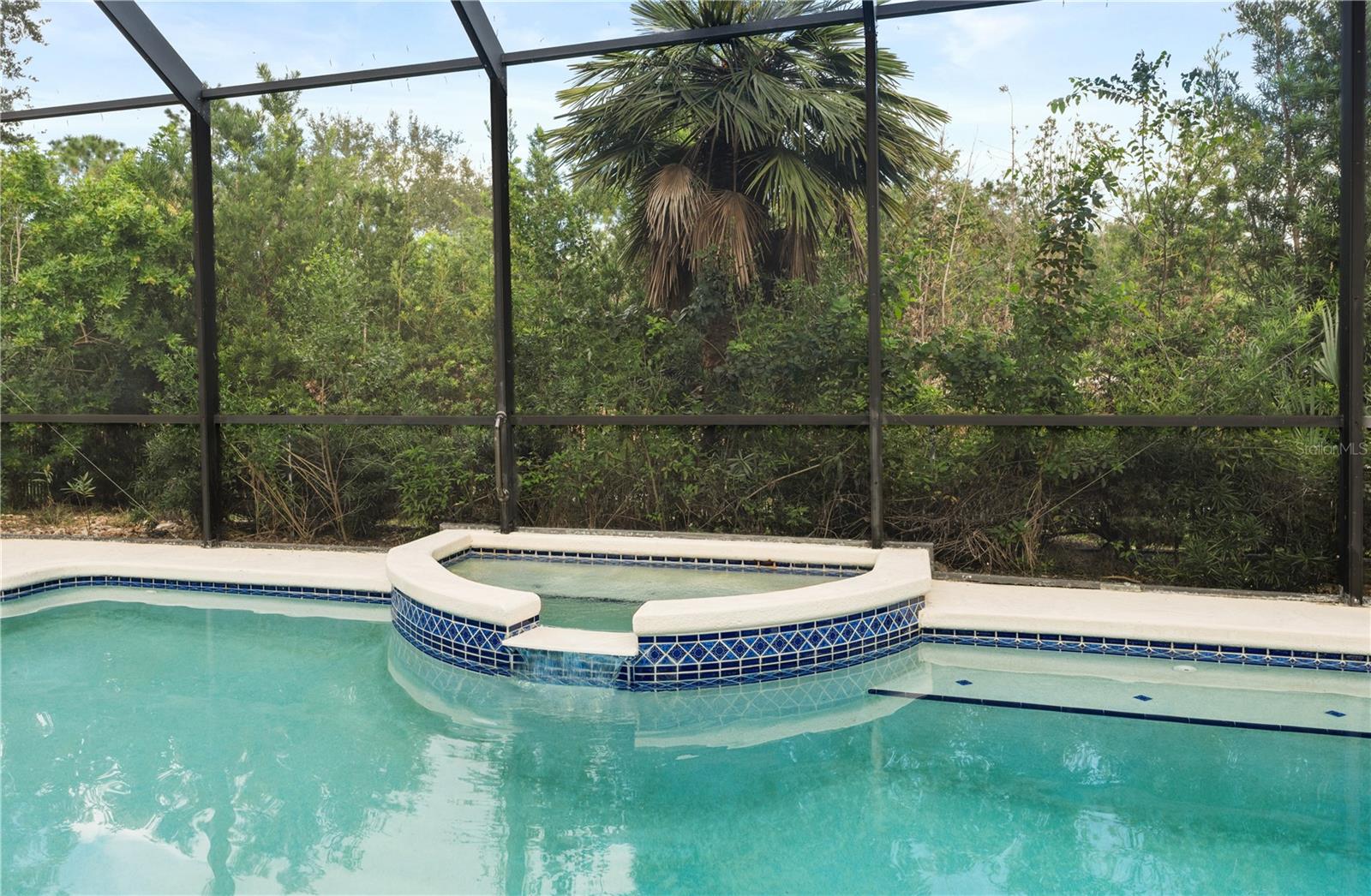 Image 2 of 46 For 15 Old Oak Drive N