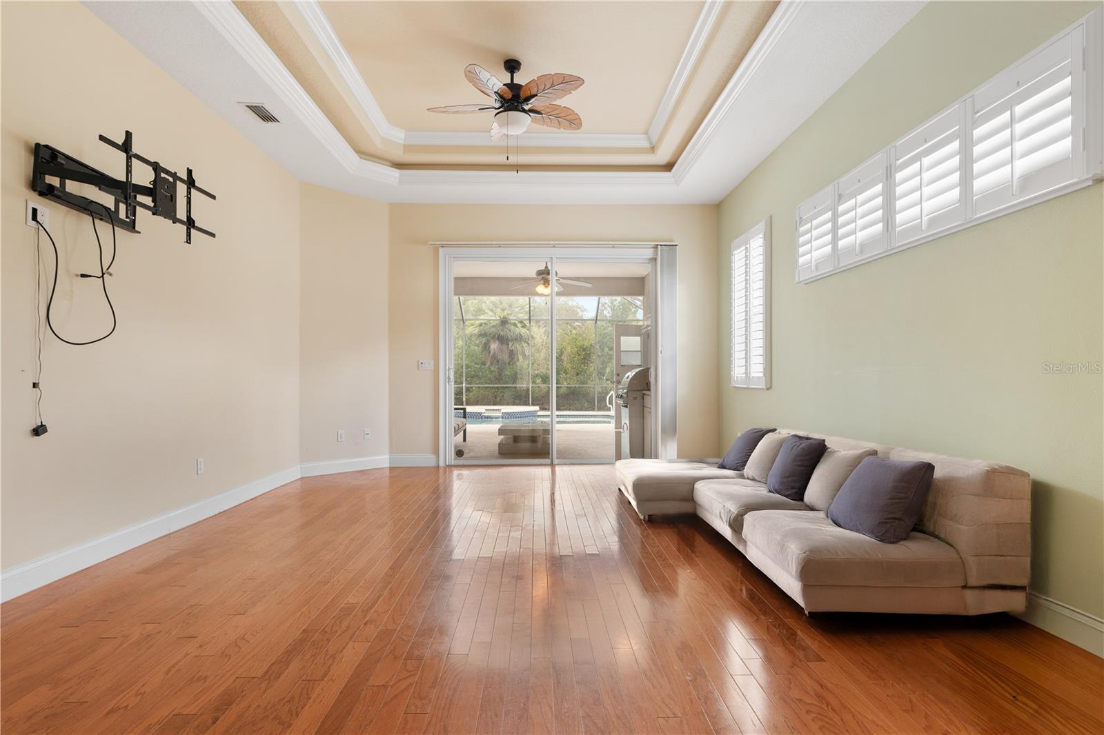 Image 22 of 46 For 15 Old Oak Drive N