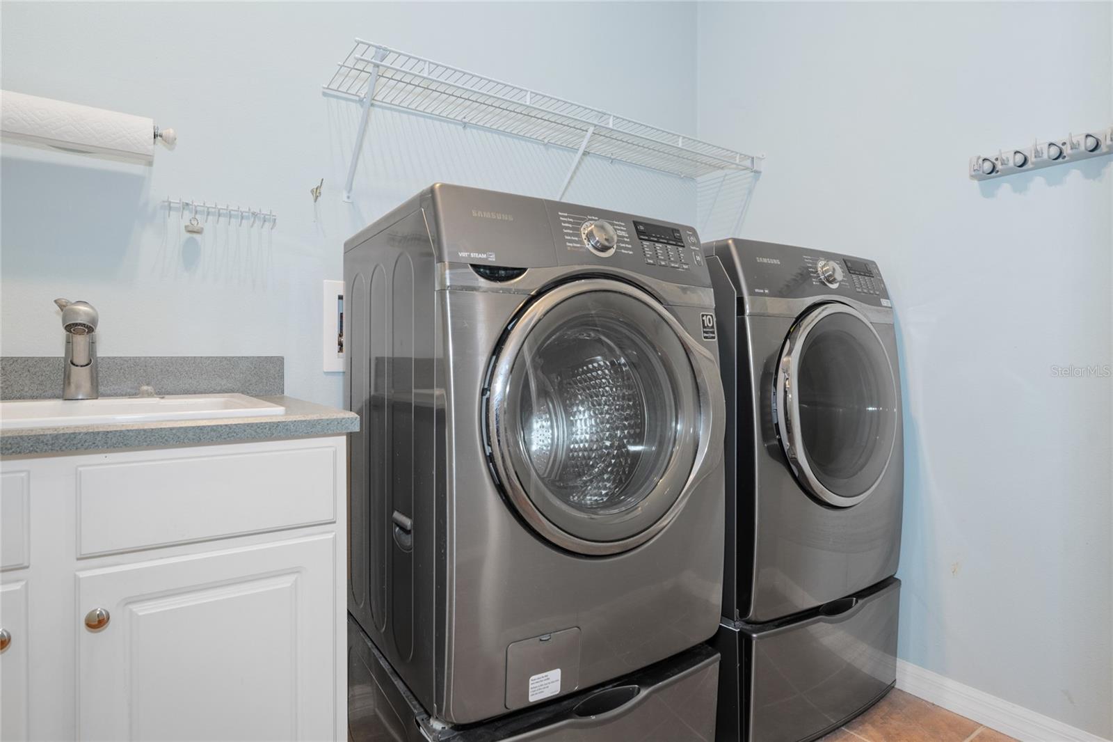 Image 24 of 46 For 15 Old Oak Drive N