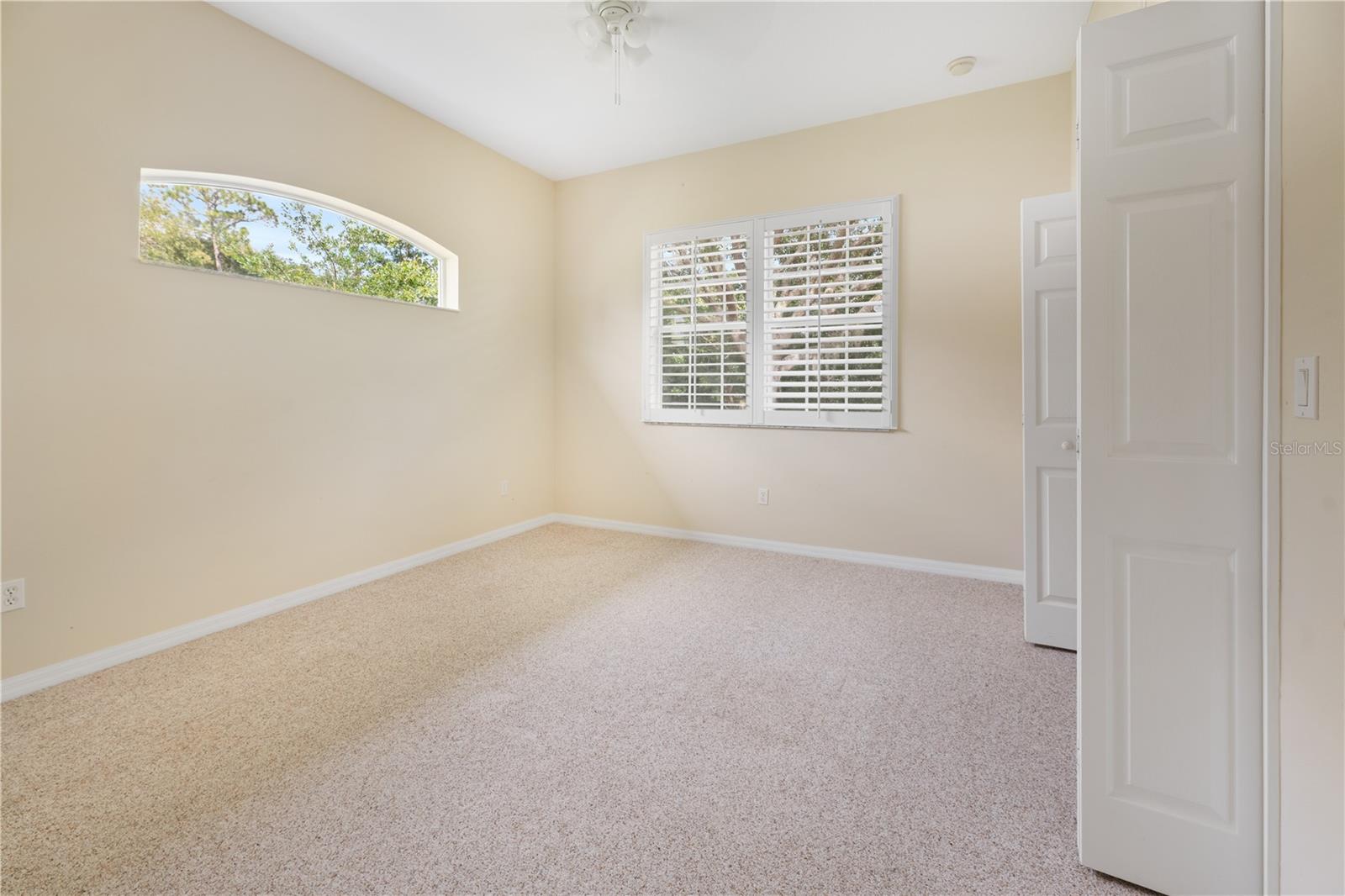 Image 25 of 46 For 15 Old Oak Drive N